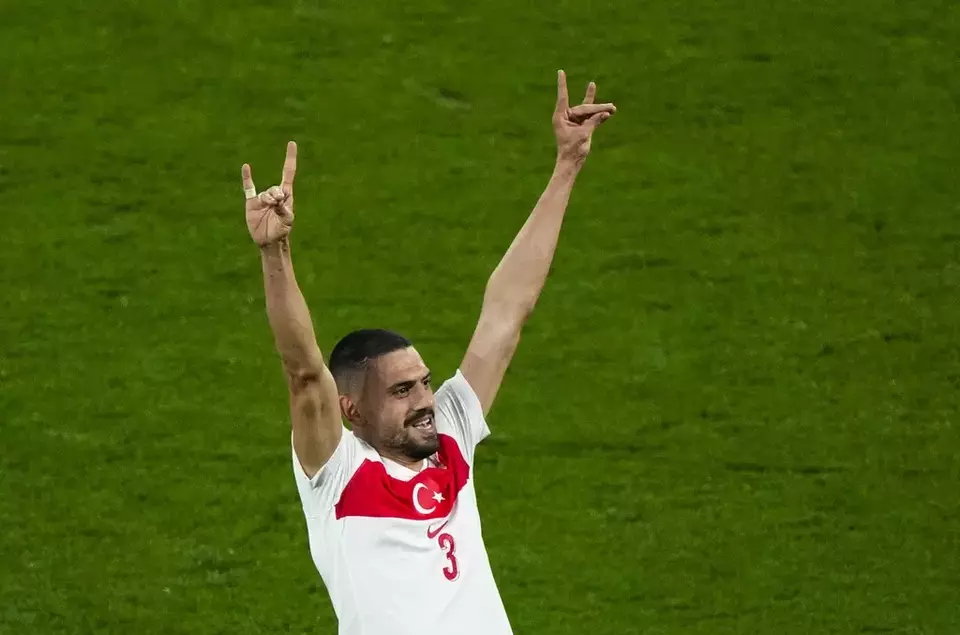 Selebrasi pemain timnas Turki Merih Demiral setelah mencetak gol ke gawang Austria di Euro 2024