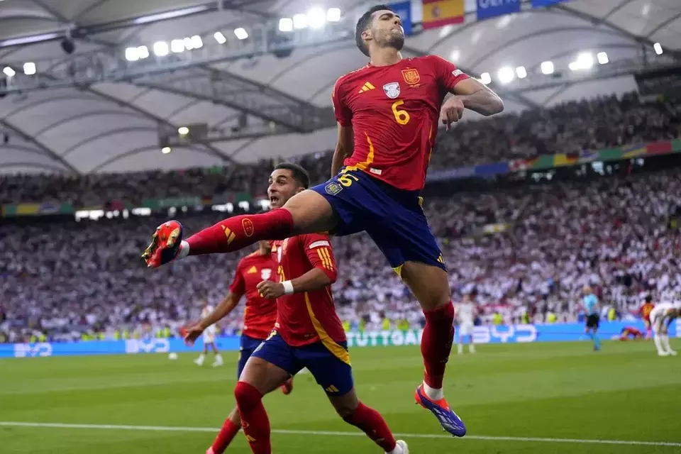 Pemain Spanyol Mikel Merino merayakan gol kedua bagi timnya dalam pertandingan perempat final antara Jerman dan Spanyol di turnamen sepak bola Euro 2024